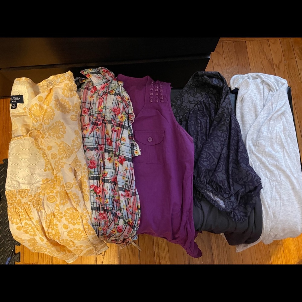 Bundle of 5 tops. Size Pxl, xl, and 1xl